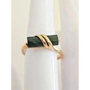 Vintage 1978 Avon's Captured Jade Ring GE - Real Jade - Size 7.25 - Signed